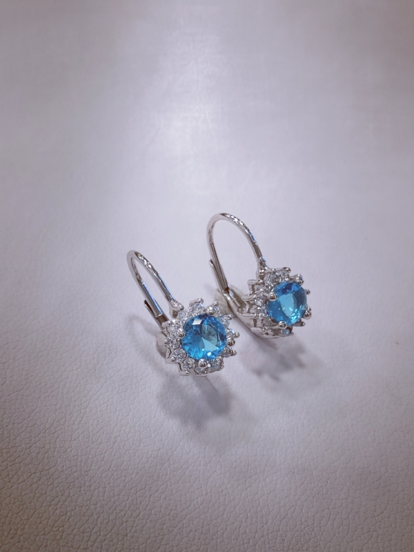 Stříbrné naušnice s modrým a bílými kamínky, rhodiované 