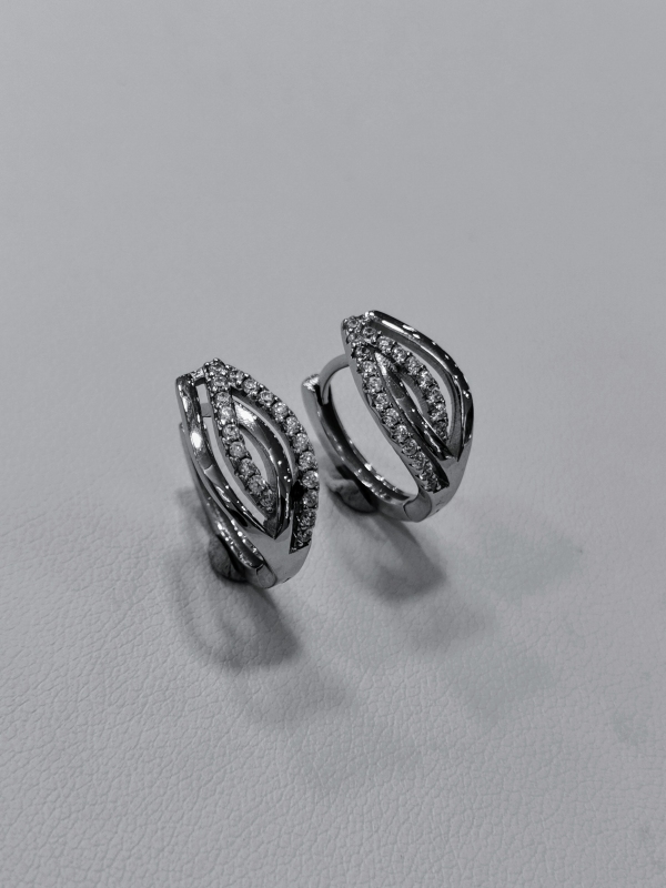 Stříbrné naušnice se zirkony, rhodiované