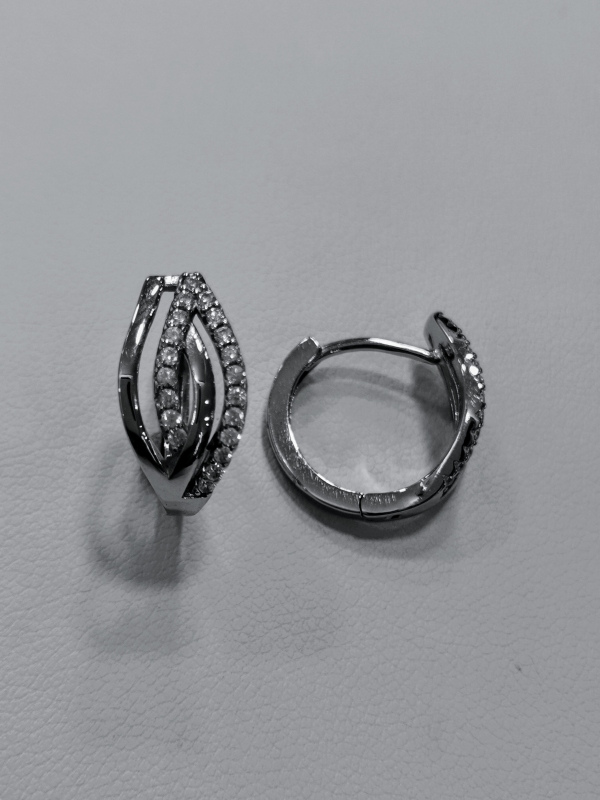 Stříbrné naušnice se zirkony, rhodiované