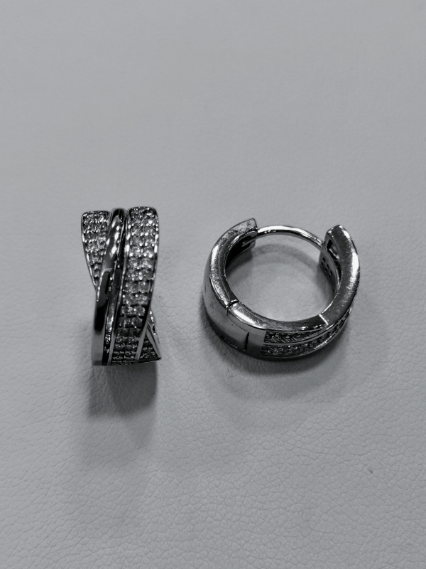 Stříbrné naušnice se zirkony, rhodiované