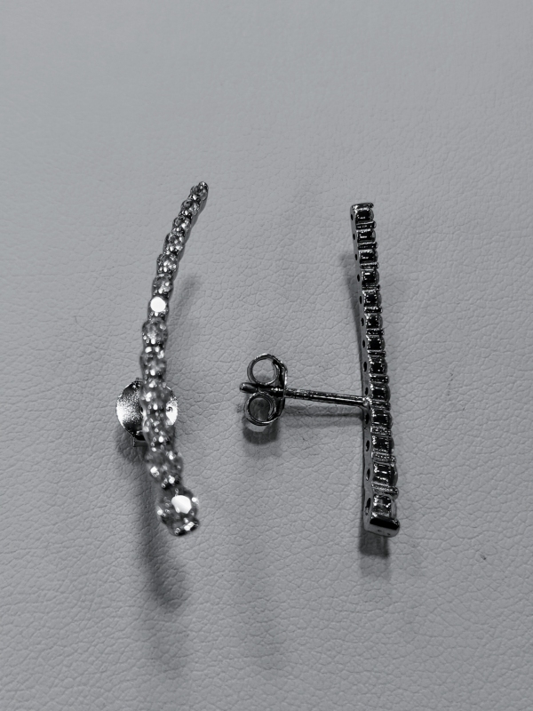 Stříbrné naušnice se zirkony na puzetu, rhodiované