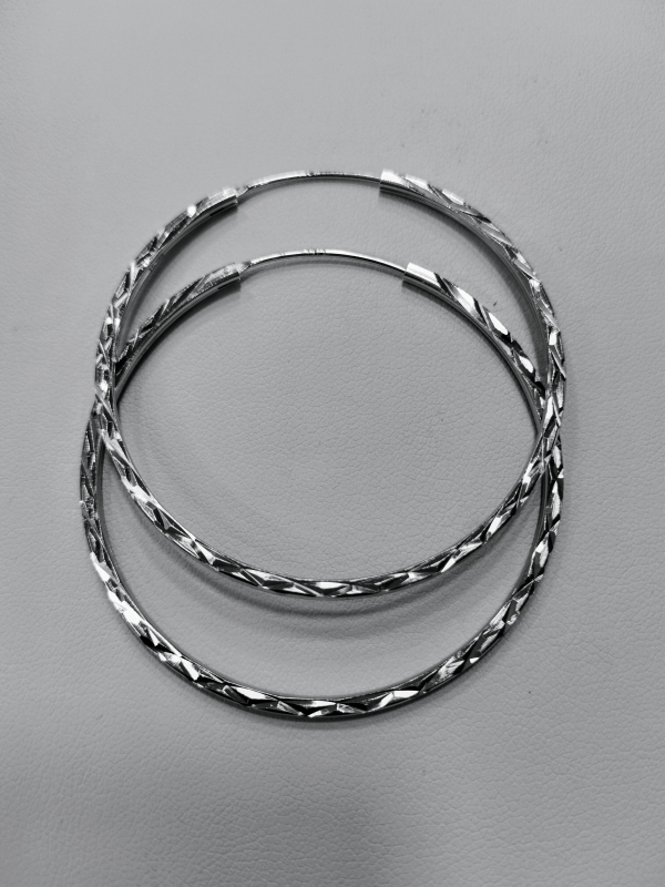 Stříbrné ozdobné kruhy, rhodiované
