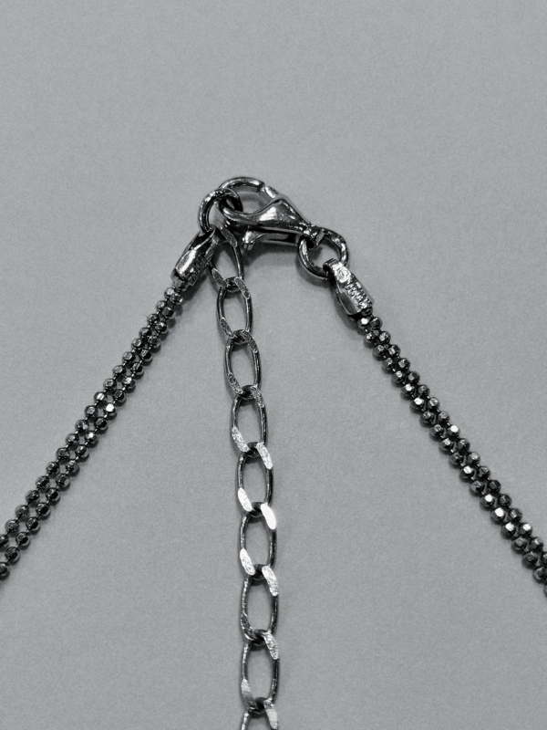 Stříbrný náhrdelník se střapcem, rhodiovaný