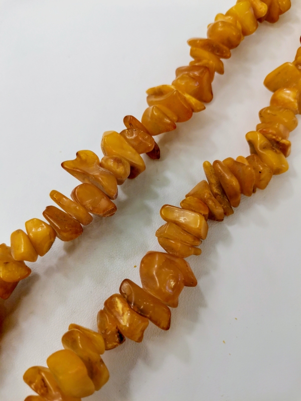 Náhrdelník z jantaru medové barvy