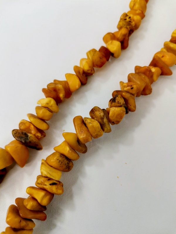 Náhrdelník z jantaru medové barvy