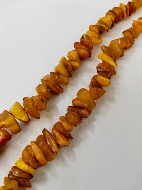 Náhrdelník z jantaru medové barvy