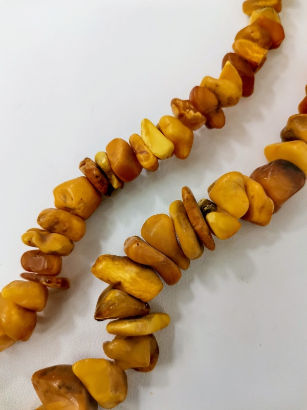 Náhrdelník z jantaru medové barvy