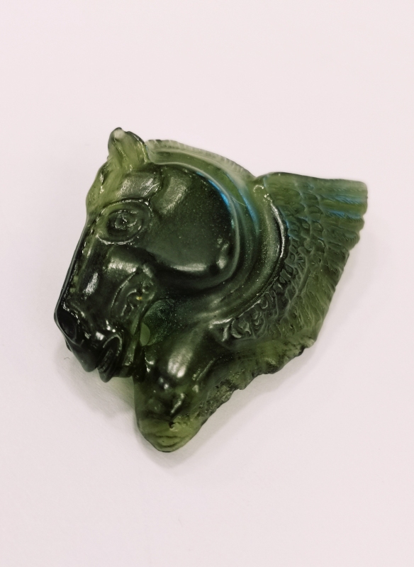 Vltavínová glyptika Pegas