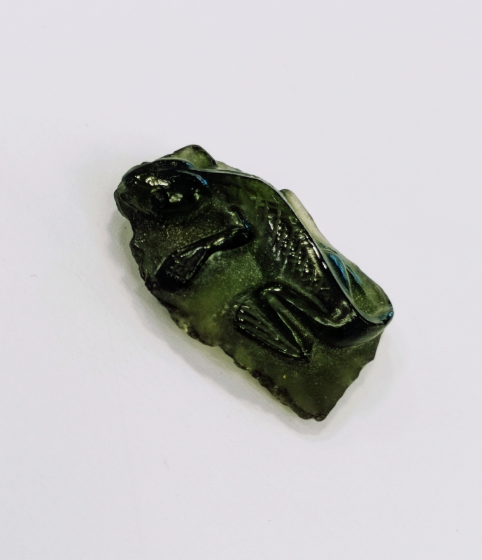 Vltavínová glyptika ještěrka