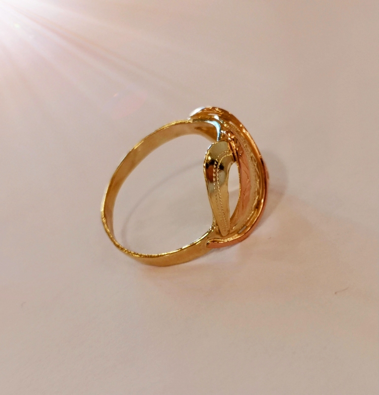 Zlatý dámský prsten celozlatý