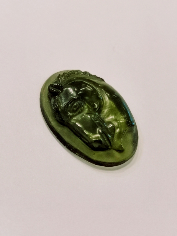 Vltavín glyptika kůň