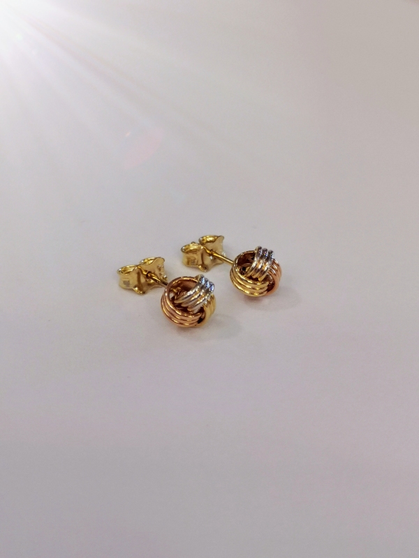 Zlaté naušnice uzly, na puzetu