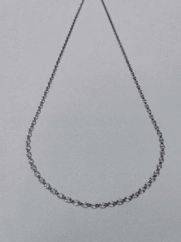 Zlatý řetízek z bílého zlata ozdobný