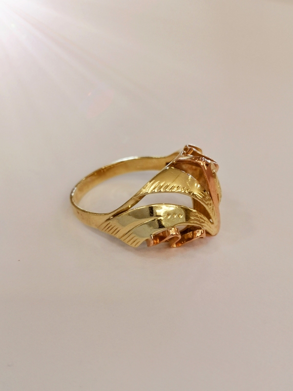 Zlatý dámský prsten celozlatý