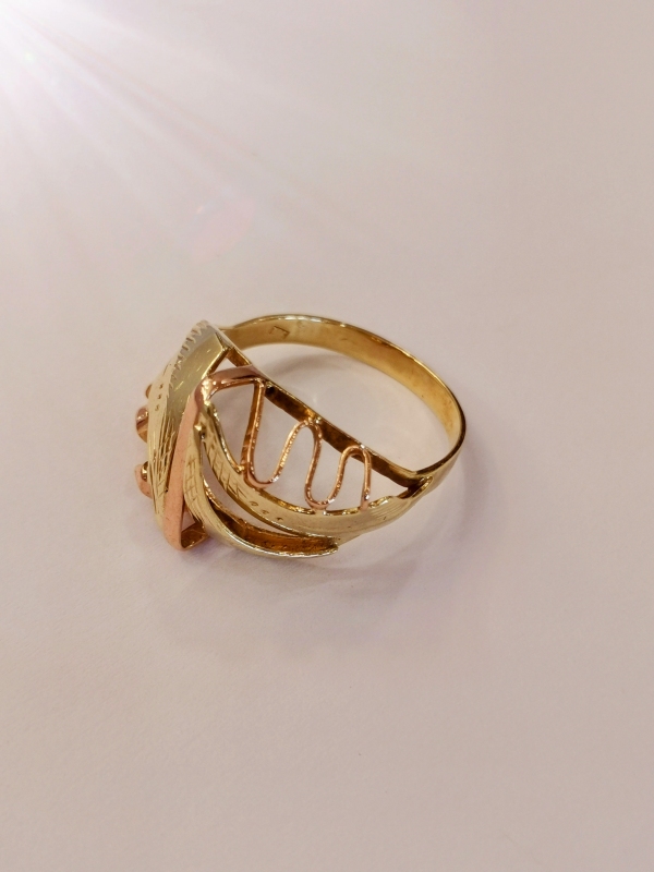 Zlatý dámský prsten celozlatý