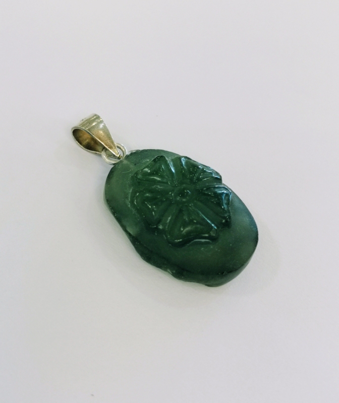 Přívěšek z vltavínu pětilistá růže s ouškem ze stříbra