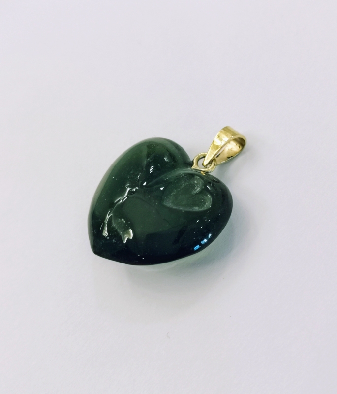 Vltavínový přívěs ve tvaru srdce se závěsem ze žlutého zlata