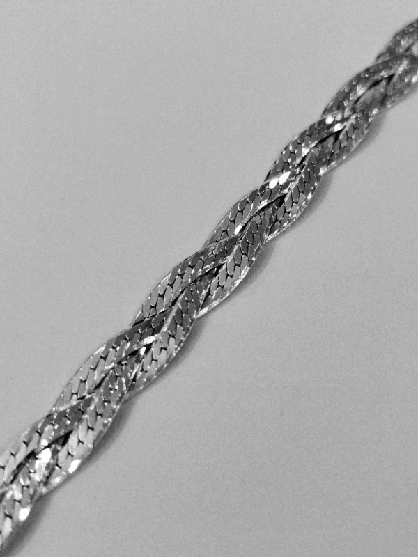 Stříbrný náramek pletený