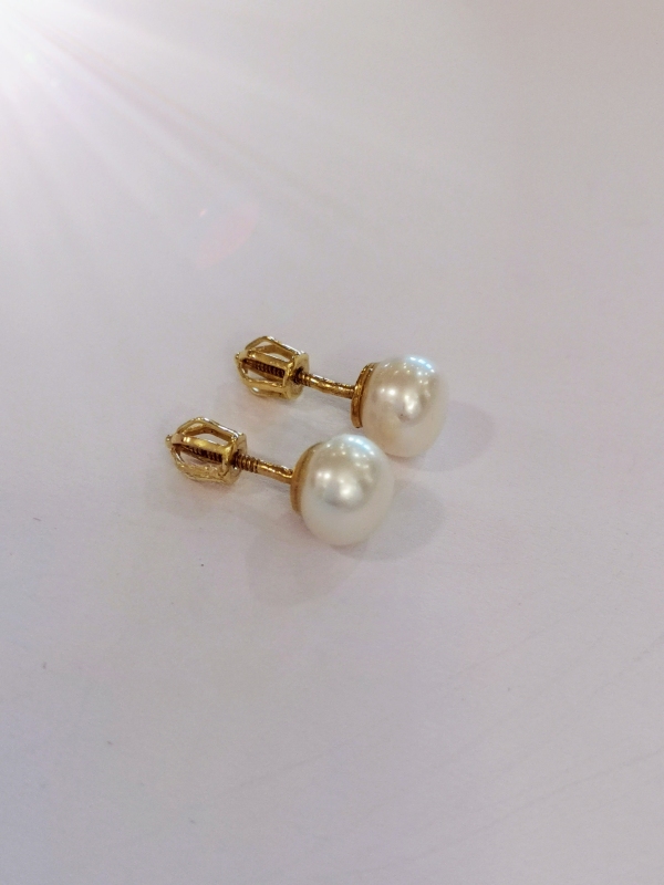  Zlaté naušnice s perlou