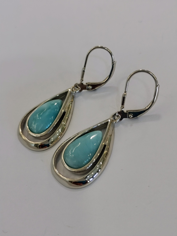 Stříbrné naušnice s larimarem