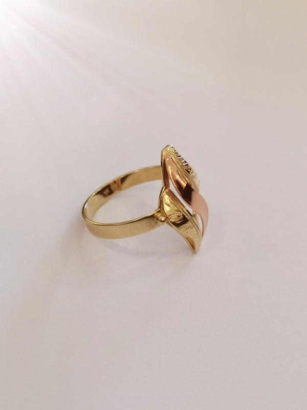 Zlatý dámský prsten celozlatý