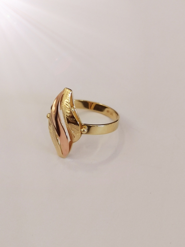 Zlatý dámský prsten celozlatý