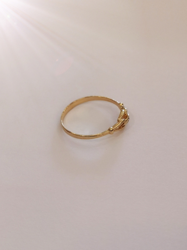 Zlatý dámský prsten se zirkonem