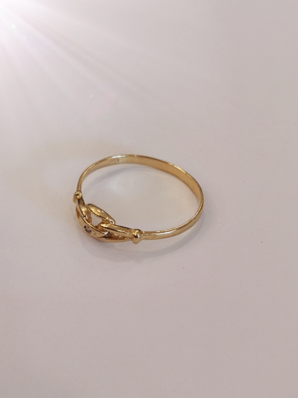 Zlatý dámský prsten se zirkonem