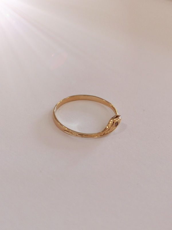 Zlatý dámský prsten se zirkonem