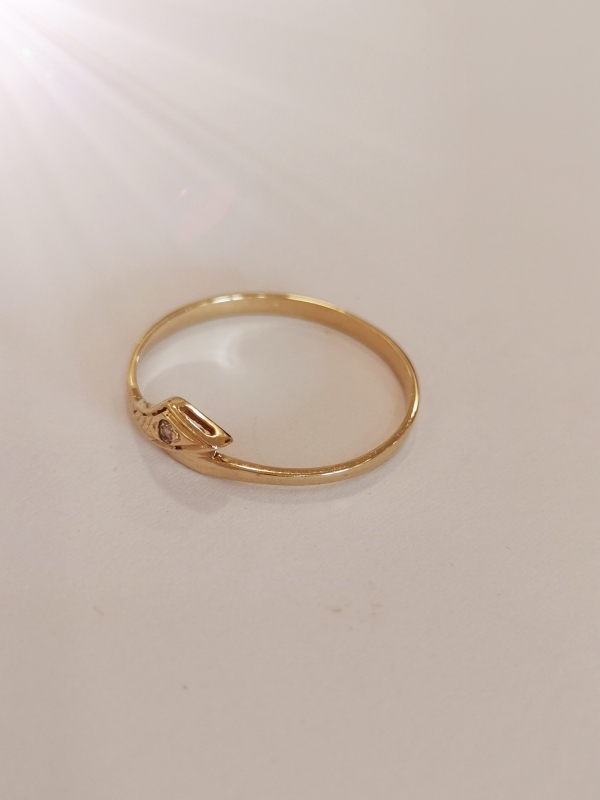 Zlatý dámský prsten se zirkonem