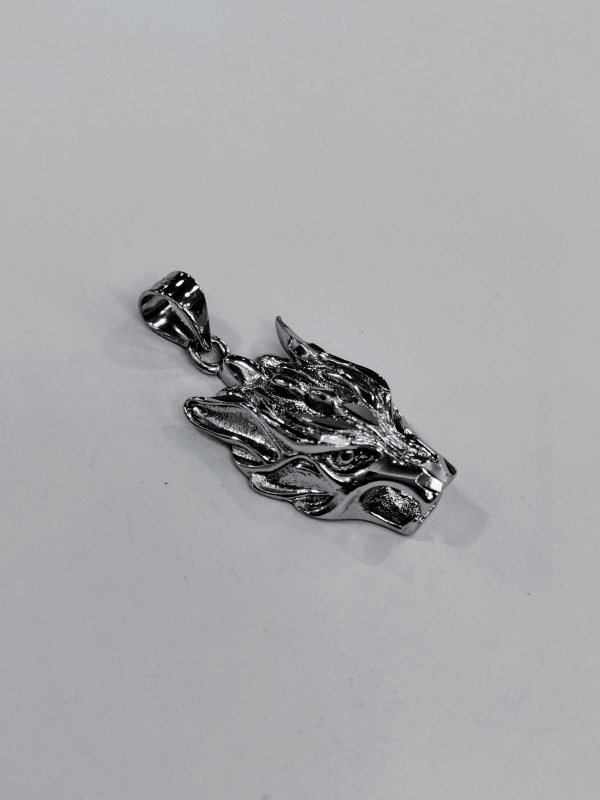 Stříbrný přívěs drak