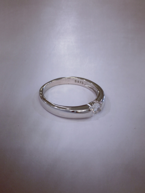 Stříbrný prsten se zirkonem - zásnubní