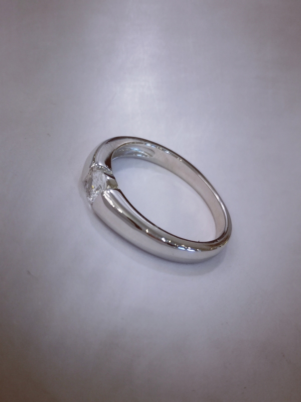 Stříbrný prsten se zirkonem - zásnubní