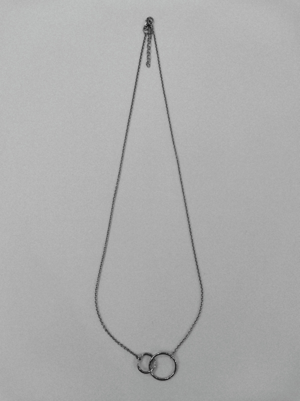 Stříbrný náhrdelník se dvěma kolečky