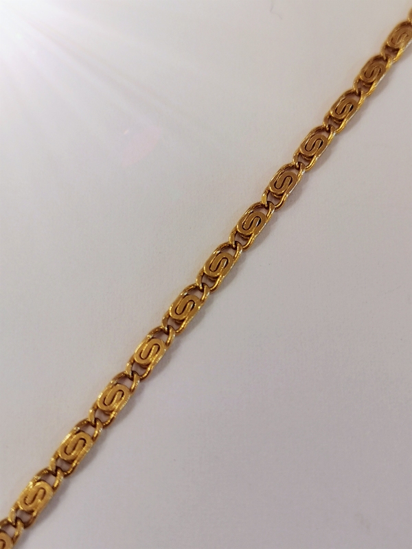 Zlatý dámský náramek ozdobný