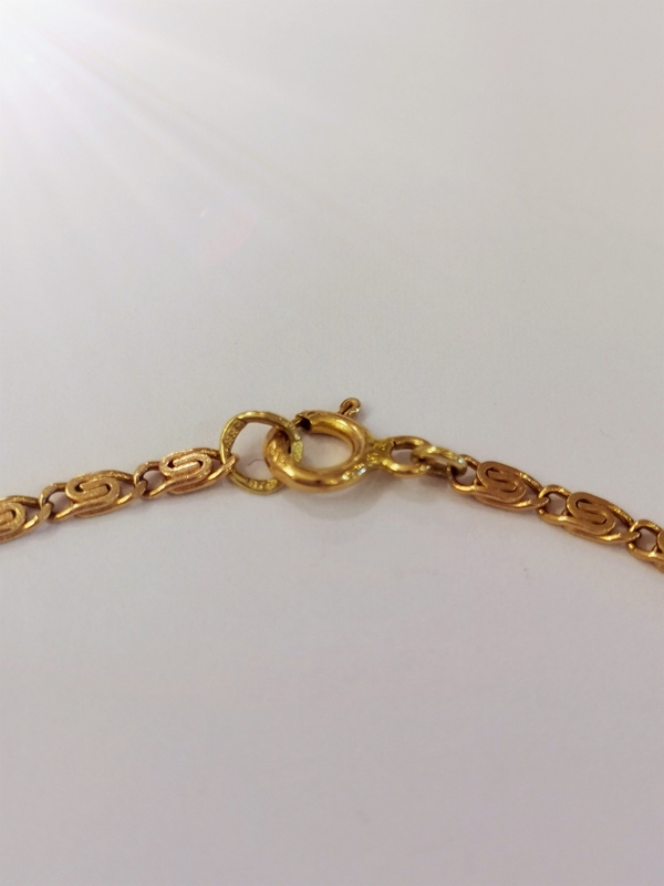 Zlatý dámský náramek ozdobný