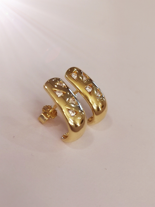 Zlaté masívní naušnice, na puzetu