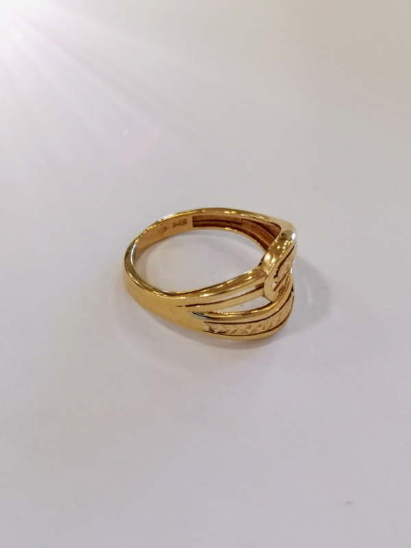 Zlatý dámský prsten celozlatý