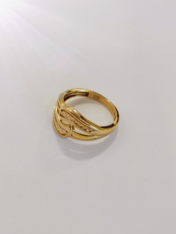 Zlatý dámský prsten celozlatý