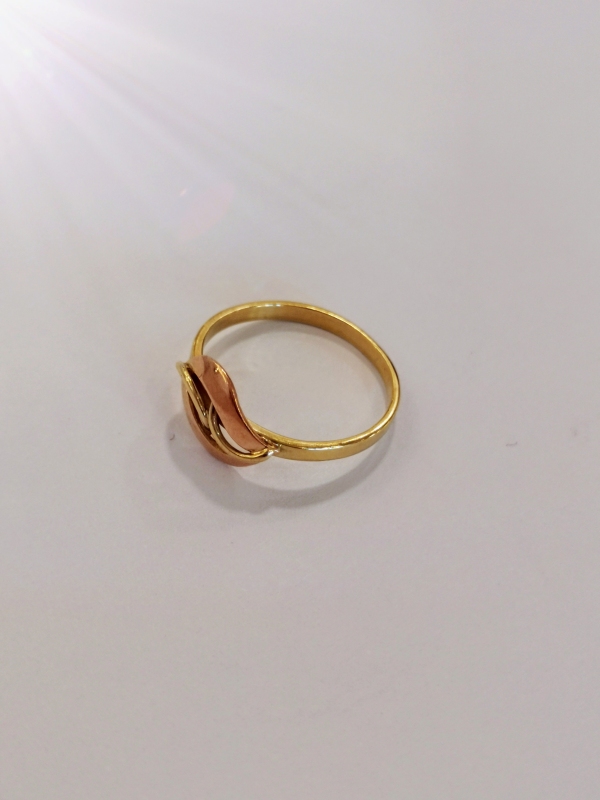 Zlatý dámský prsten celozlatý hladký