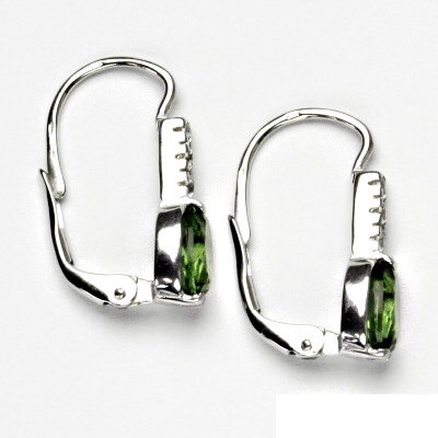 Náušnice z broušeného vltavínu vsazeného do stříbra se zirkony