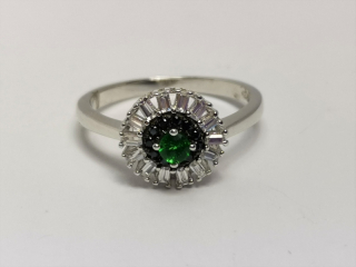 Stříbrný prsten zeleným kamenem a zirkony