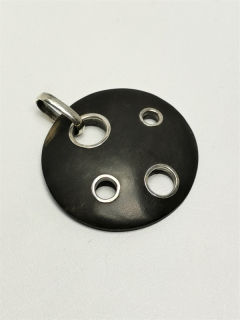 Stříbrný přívěs s ebenovým dřevem