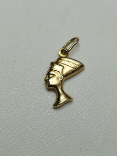 Zlatý přívěšek Nefertiti