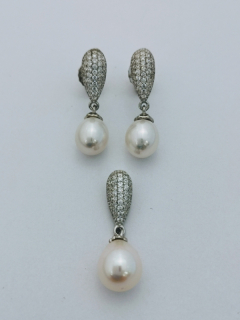 Stříbrná souprava s perlou a bílými zirkony
