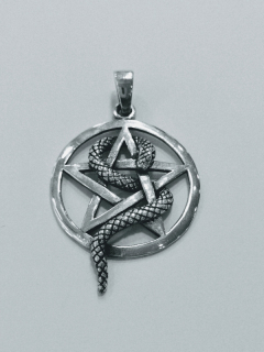 Stříbrný přívěs pentagram s hadem
