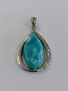 Stříbrný přívěsek s larimarem