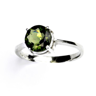 Stříbrný prsten s broušeným vltavínem